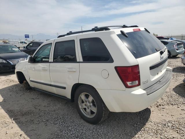 1J8HR48P07C582233 - 2007 JEEP GRAND CHER LAREDO WHITE photo 2