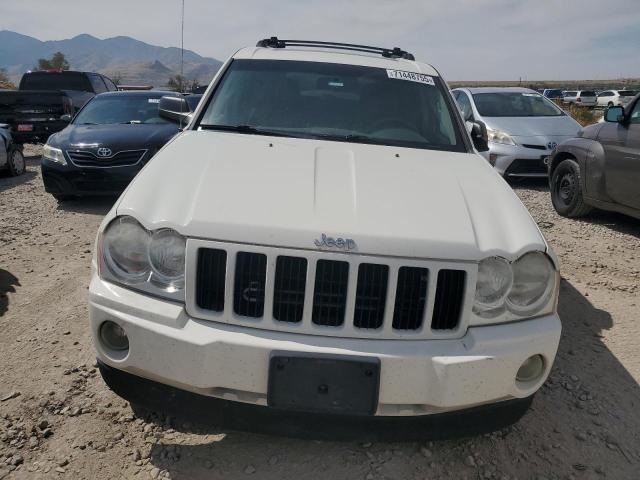 1J8HR48P07C582233 - 2007 JEEP GRAND CHER LAREDO WHITE photo 5
