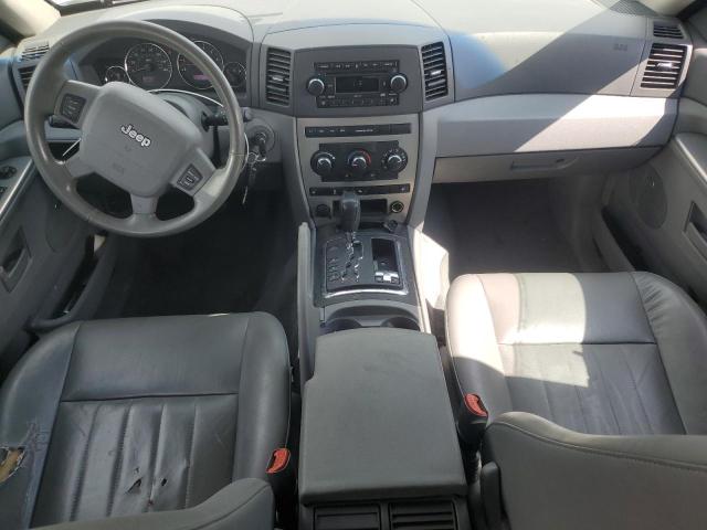 1J8HR48P07C582233 - 2007 JEEP GRAND CHER LAREDO WHITE photo 8