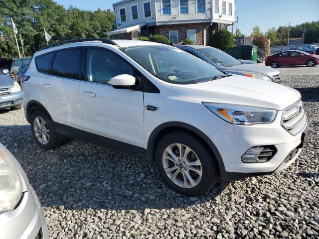 1FMCU9GD9JUD60582 - 2018 FORD ESCAPE SE თეთრი ფოტო 4