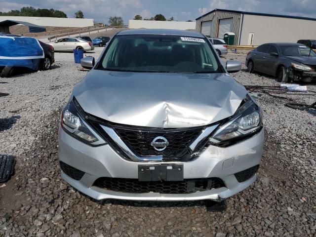 3N1AB7AP3JY215160 - 2018 NISSAN SENTRA S 银色 照片 5