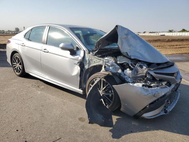 4T1G11AK6RU240236 - 2024 TOYOTA CAMRY SE NIGHT SHADE SILVER photo 4