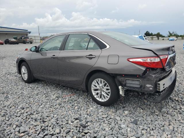 4T1BF1FK9HU737025 - 2017 TOYOTA CAMRY LE GRAY photo 2