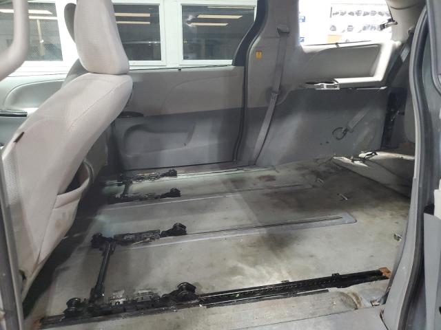 5TDJK3DC8CS045872 - 2012 TOYOTA SIENNA LE ვერცხლისფერი ფოტო 11