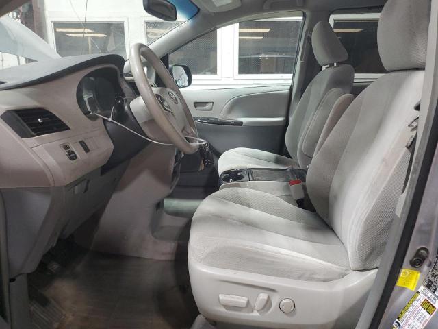 5TDJK3DC8CS045872 - 2012 TOYOTA SIENNA LE ვერცხლისფერი ფოტო 7