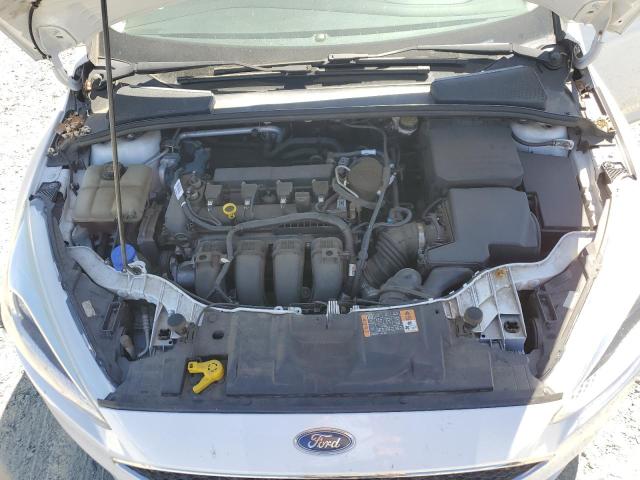 1FADP3F2XFL380212 - 2015 FORD FOCUS SE WHITE photo 11