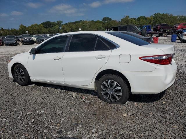 4T1BF1FK7FU945725 - 2015 TOYOTA CAMRY LE WHITE photo 2