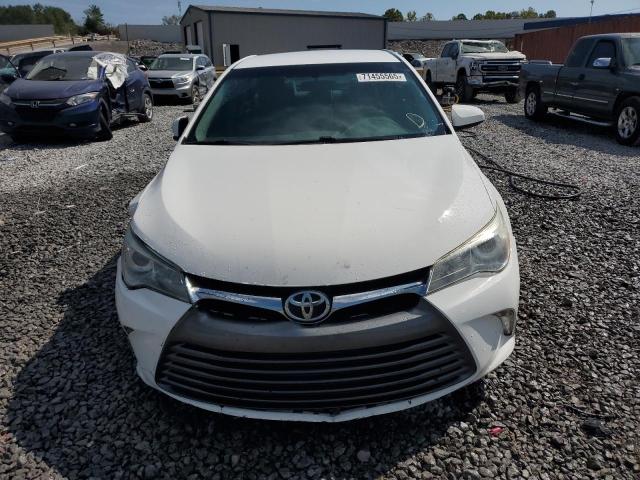 4T1BF1FK7FU945725 - 2015 TOYOTA CAMRY LE WHITE photo 5