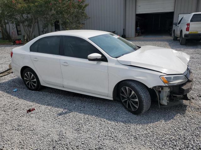3VWD07AJ3EM379420 - 2014 VOLKSWAGEN JETTA SE WHITE photo 4
