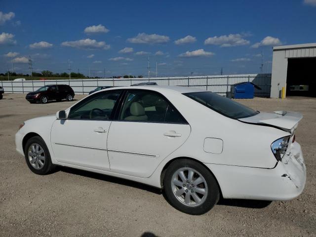 4T1BF30K52U028748 - 2002 TOYOTA CAMRY LE WHITE photo 2