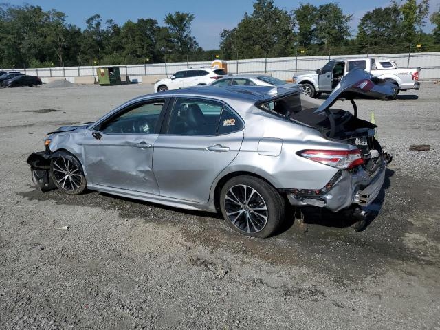 4T1G11AK5LU966970 - 2020 TOYOTA CAMRY SE SILVER photo 2
