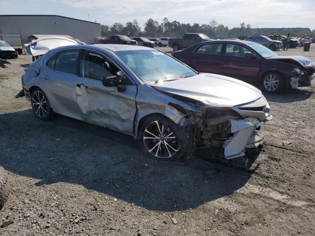 4T1G11AK5LU966970 - 2020 TOYOTA CAMRY SE SILVER photo 4