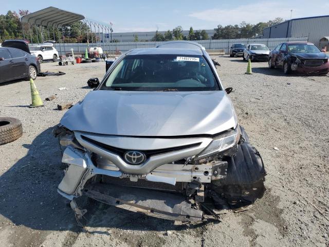4T1G11AK5LU966970 - 2020 TOYOTA CAMRY SE SILVER photo 5