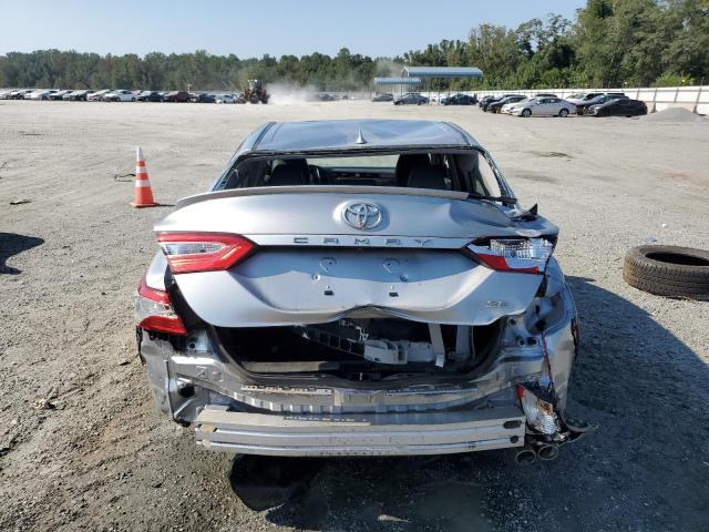 4T1G11AK5LU966970 - 2020 TOYOTA CAMRY SE SILVER photo 6