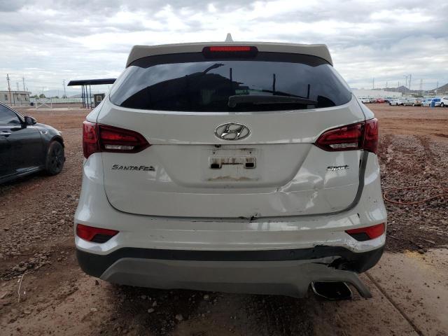 5NMZU3LB0JH089998 - 2018 HYUNDAI SANTA FE S أبيض صورة 6
