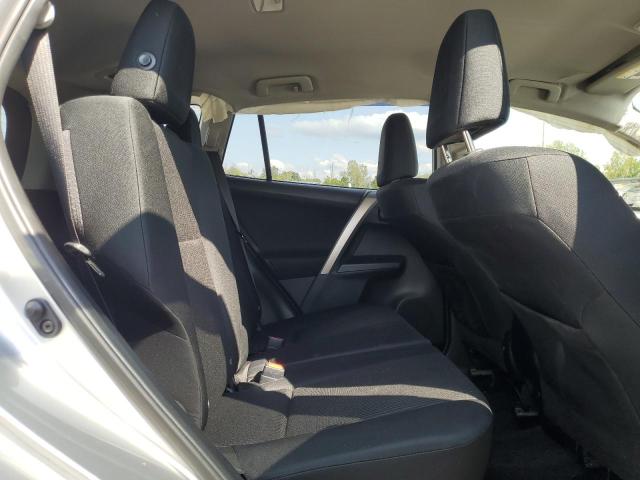 JTMBFREV2JJ259200 - 2018 TOYOTA RAV4 LE Silber Foto 11