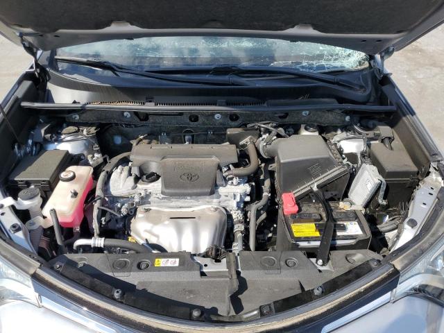 JTMBFREV2JJ259200 - 2018 TOYOTA RAV4 LE Silber Foto 12