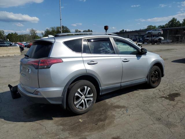 JTMBFREV2JJ259200 - 2018 TOYOTA RAV4 LE Silber Foto 3