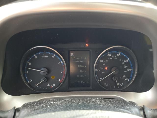 JTMBFREV2JJ259200 - 2018 TOYOTA RAV4 LE Silber Foto 9