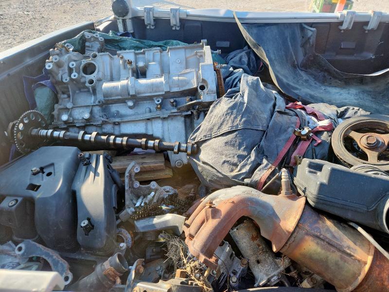1GCGTCFE2B8131378 - 2011 CHEVROLET COLORADO LT SILVER photo 12