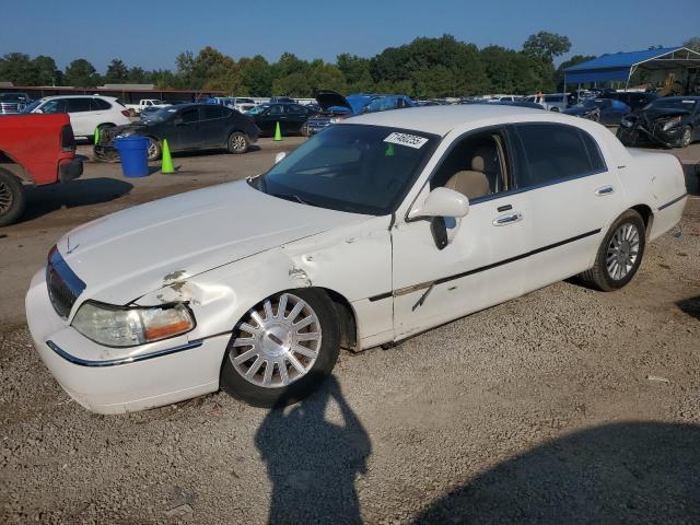 2003 LINCOLN TOWN CAR EXECUTIVE, 