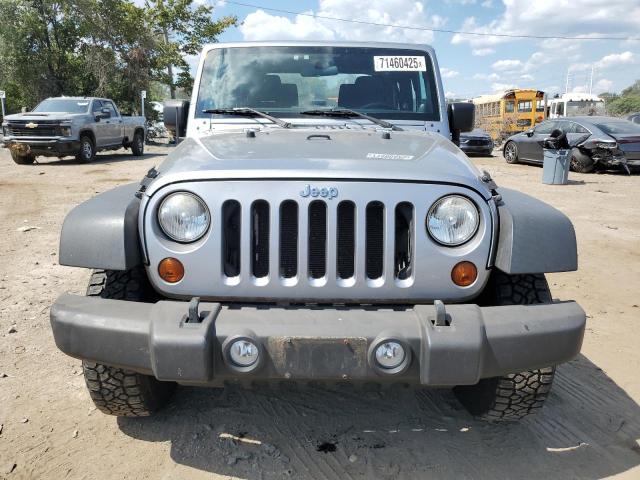 1C4AJWAG9DL586573 - 2013 JEEP WRANGLER SPORT GRAY photo 5