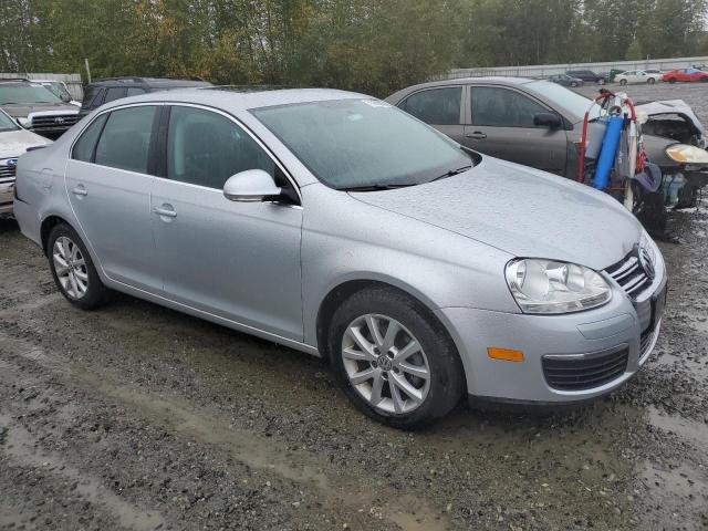 3VWRZ7AJ8AM067891 - 2010 VOLKSWAGEN JETTA SE SILVER photo 4