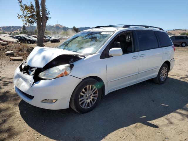 5TDYK4CC9AS306414 - 2010 TOYOTA SIENNA XLE WHITE photo 1