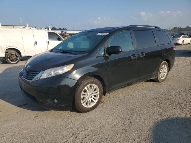 2014 TOYOTA SIENNA XLE, 