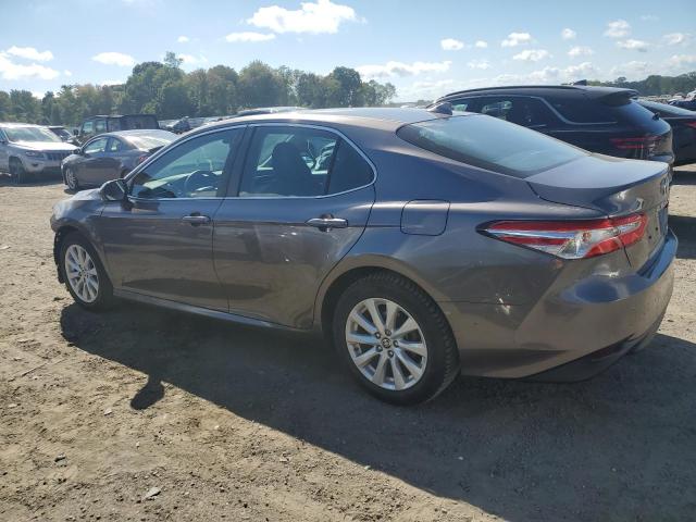 4T1C11BK4LU010215 - 2020 TOYOTA CAMRY LE GRAY photo 2