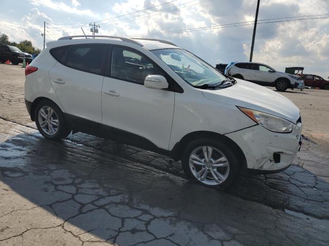 KM8JUCAC9DU565571 - 2013 HYUNDAI TUCSON GLS WHITE photo 4