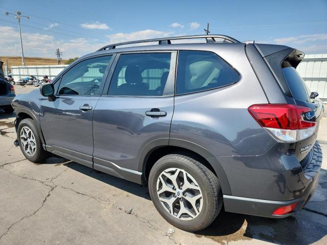JF2SKAEC6NH477828 - 2022 SUBARU FORESTER PREMIUM Grafitowy zdjęcie 2
