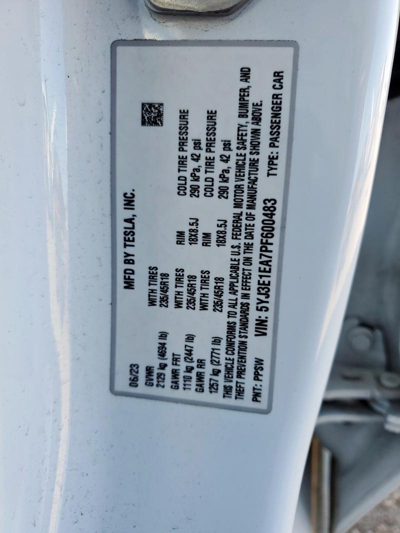 5YJ3E1EA7PF600483 - 2023 TESLA MODEL 3 Белый фото 12