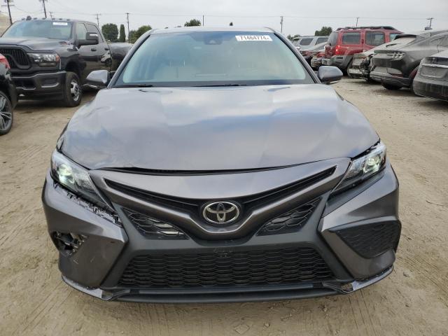 4T1G11AKXRU865478 - 2024 TOYOTA CAMRY SE NIGHT SHADE GRAY photo 5