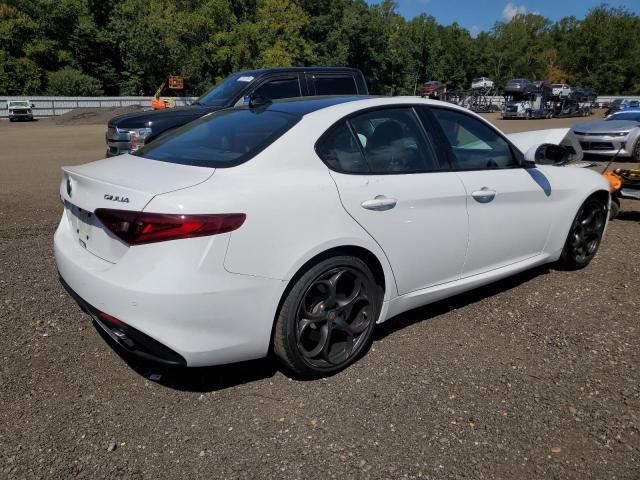 ZARFAEEN8J7592030 - 2018 ALFA ROMEO GIULIA TI Q4 WHITE photo 3