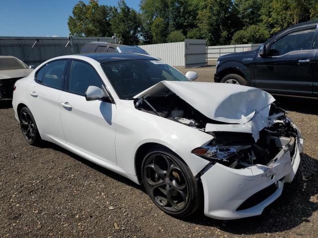 ZARFAEEN8J7592030 - 2018 ALFA ROMEO GIULIA TI Q4 WHITE photo 4