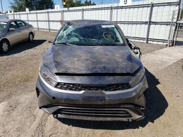 3KPF24AD4PE646155 - 2023 KIA FORTE LX GRAY photo 5