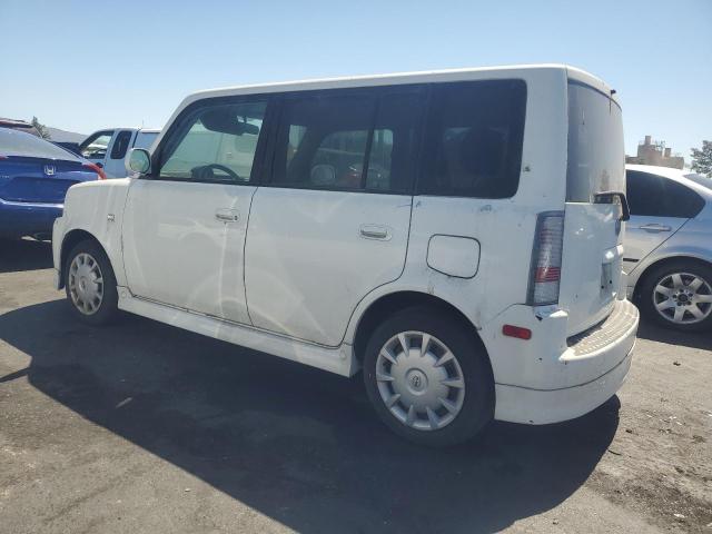 JTLKT324564056457 - 2006 TOYOTA SCION XB WHITE photo 2
