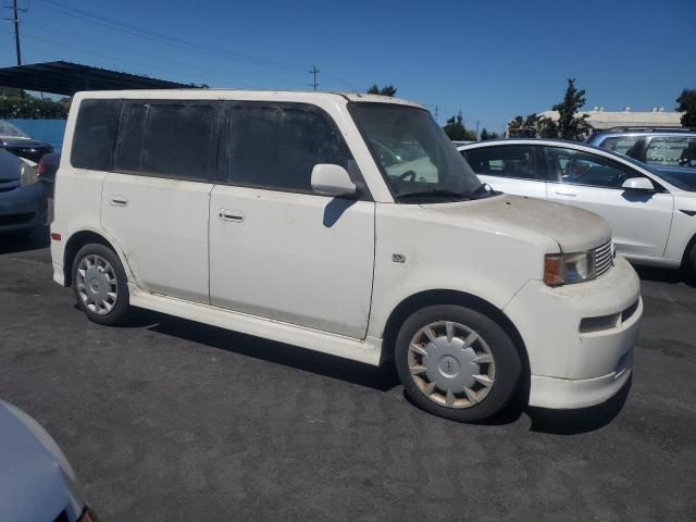 JTLKT324564056457 - 2006 TOYOTA SCION XB WHITE photo 4