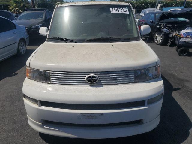 JTLKT324564056457 - 2006 TOYOTA SCION XB WHITE photo 5