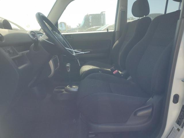 JTLKT324564056457 - 2006 TOYOTA SCION XB WHITE photo 7