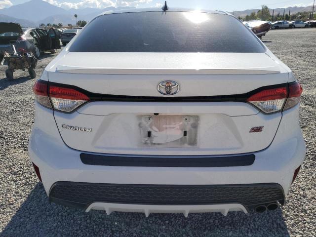 5YFS4MCE0MP093917 - 2021 TOYOTA COROLLA SE Weiß Foto 6