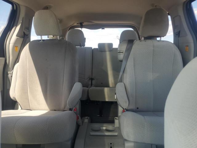 5TDKK3DC8BS046331 - 2011 TOYOTA SIENNA LE 银色 照片 10