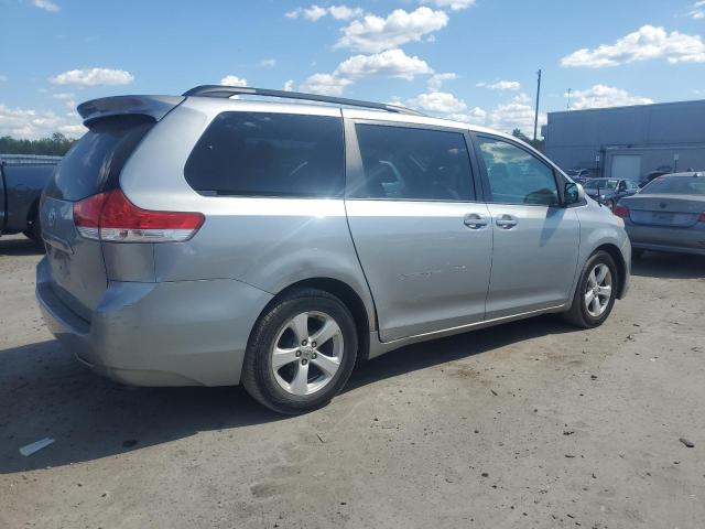 5TDKK3DC8BS046331 - 2011 TOYOTA SIENNA LE 银色 照片 3