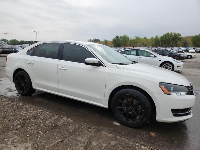 1VWBV7A37FC056923 - 2015 VOLKSWAGEN PASSAT SE WHITE photo 4