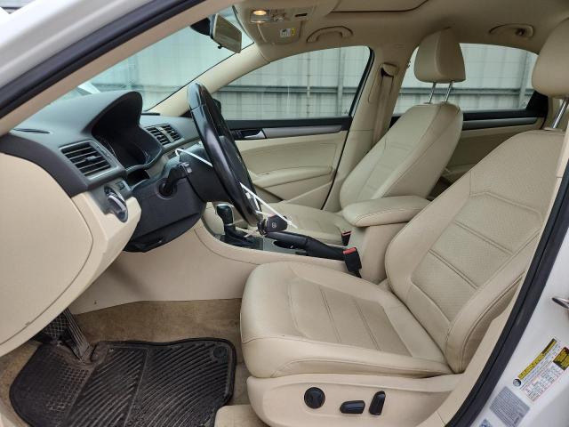 1VWBV7A37FC056923 - 2015 VOLKSWAGEN PASSAT SE WHITE photo 7
