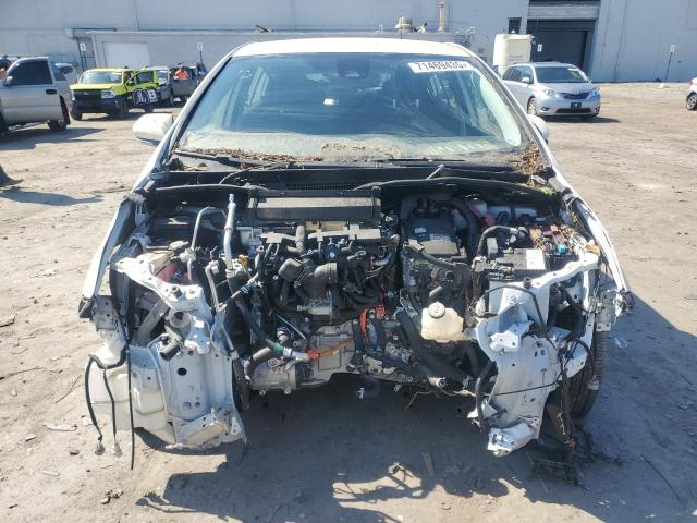 JTDKAMFU8N3187940 - 2022 TOYOTA PRIUS NIGHT SHADE Белый фото 5