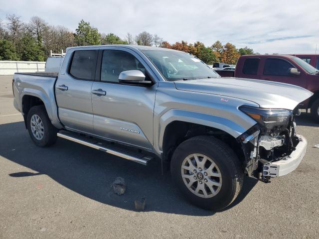 3TYLB5JN4RT033080 - 2024 TOYOTA TACOMA DOUBLE CAB 银色 照片 4