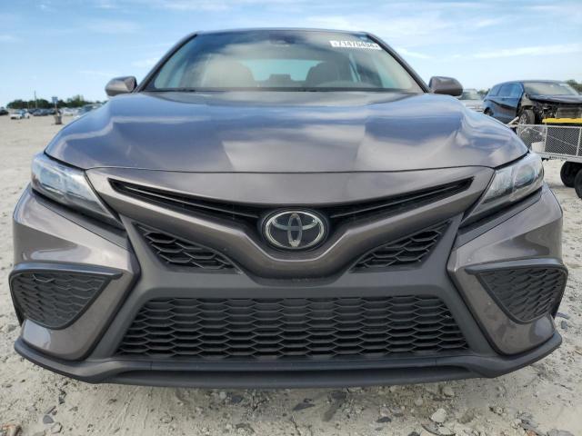 4T1G11AK0PU121563 - 2023 TOYOTA CAMRY SE NIGHT SHADE GRAY photo 5