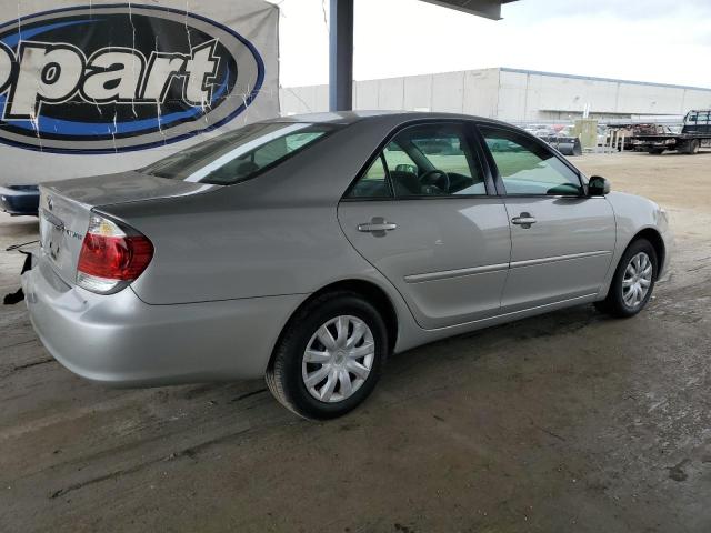4T1BE32K25U073859 - 2005 TOYOTA CAMRY LE SILVER photo 3